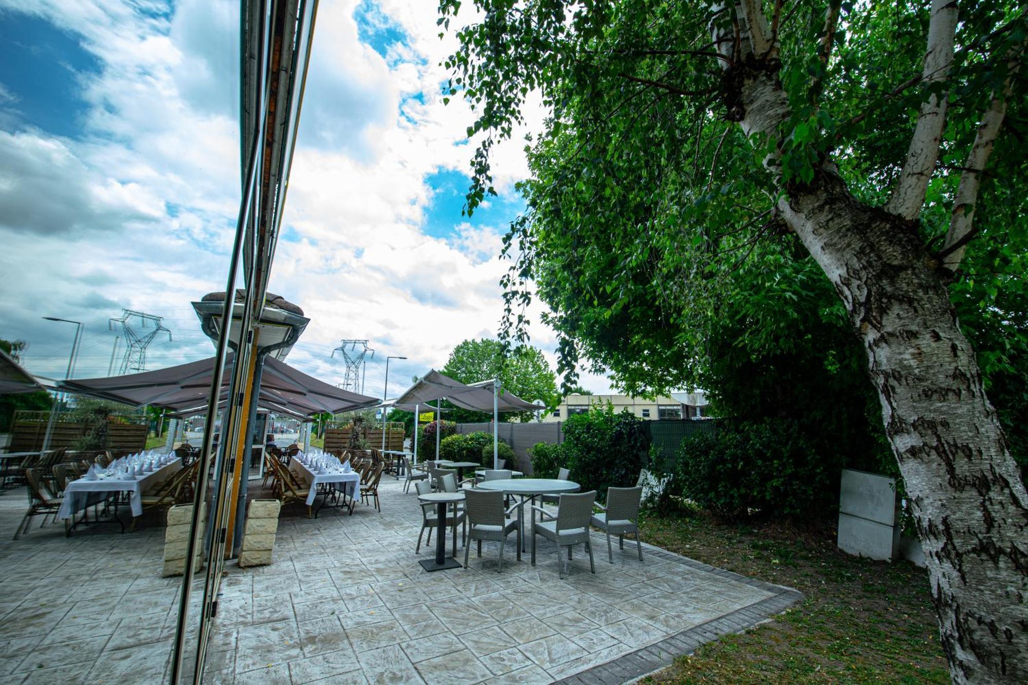 Logis Hotel - Le Relais Du Parisis Villeparisis Exterior foto