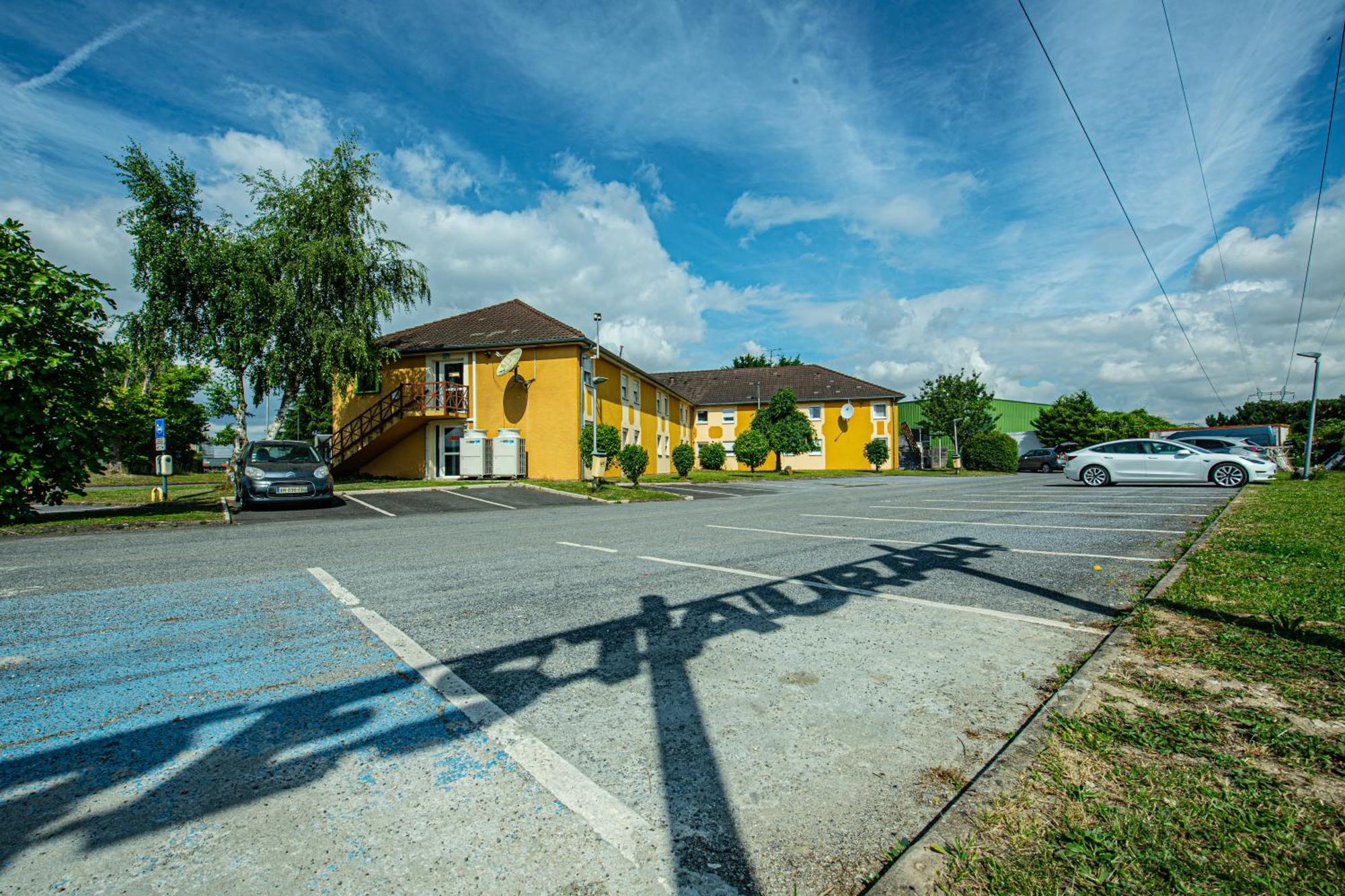 Logis Hotel - Le Relais Du Parisis Villeparisis Exterior foto