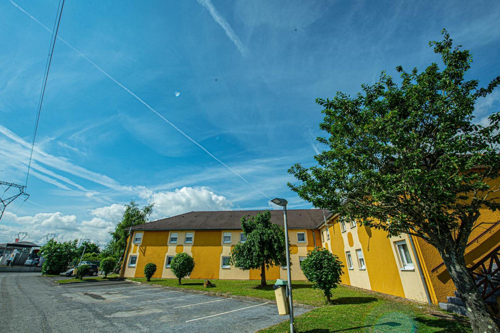 Logis Hotel - Le Relais Du Parisis Villeparisis Exterior foto